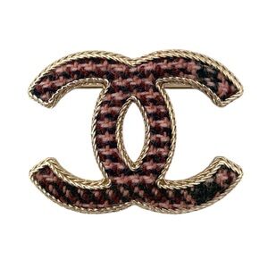Authentic Chanel 'Paris-Edinburgh' Pink and Grey Tweed CC brooch FW2013